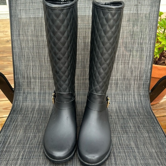 ๐ GUESS Los Angeles LuLue Mid Calf Quilted Rain Boots Women's USA 9 M๐BT2 - Picture 1 of 4